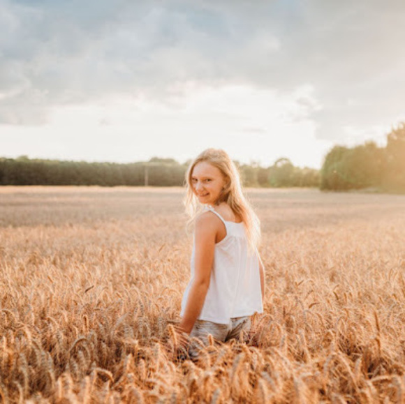 Meet your Posher, Hannah - Picture 1 of 1